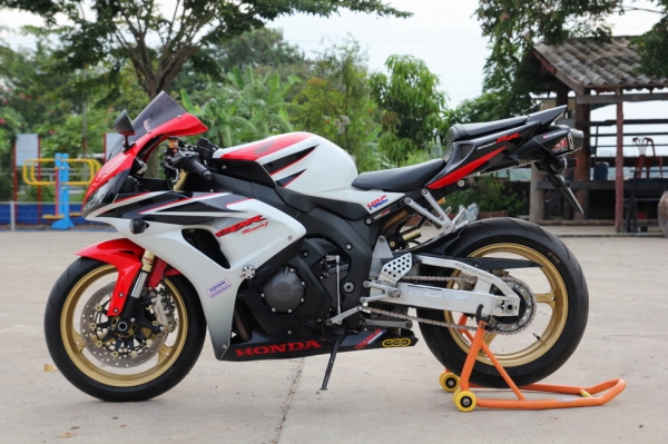 ขายCBR1000RR ปี2007 สีตัวLIMTED HRC เดิมๆมาจากญี่ปุ่น ขายCBR1000RR ปี2007 สีตัวLIMTED HRC เดิมๆมาจากญี่ปุ่น