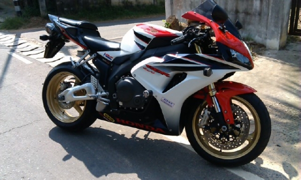 ขายCBR1000RR ปี2007 สีตัวLIMTED HRC เดิมๆมาจากญี่ปุ่น ขายCBR1000RR ปี2007 สีตัวLIMTED HRC เดิมๆมาจากญี่ปุ่น