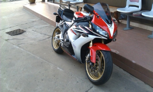 ขายCBR1000RR ปี2007 สีตัวLIMTED HRC เดิมๆมาจากญี่ปุ่น ขายCBR1000RR ปี2007 สีตัวLIMTED HRC เดิมๆมาจากญี่ปุ่น