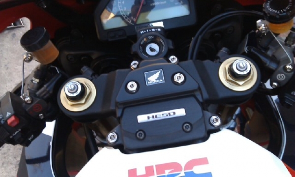 ขายCBR1000RR ปี2007 สีตัวLIMTED HRC เดิมๆมาจากญี่ปุ่น ขายCBR1000RR ปี2007 สีตัวLIMTED HRC เดิมๆมาจากญี่ปุ่น