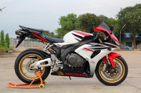 ขายCBR1000RR ปี2007 สีตัวLIMTED HRC เดิมๆมาจากญี่ปุ่น ขายCBR1000RR ปี2007 สีตัวLIMTED HRC เดิมๆมาจากญี่ปุ่น