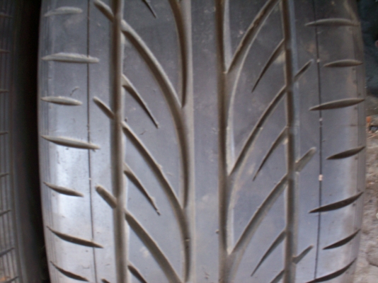 ยาง215 50 R17ยี่ห้อHANKOOKปี2010ดอกเต็ม มี2เส้น เส้นละ1000บาท