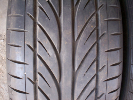 ยาง215 50 R17ยี่ห้อHANKOOKปี2010ดอกเต็ม มี2เส้น เส้นละ1000บาท