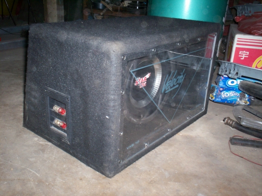 ขายตู้ ซับ อะคริลิก 10นิ้ว พร้อมลำโพง สภาพดี  1500 บาท