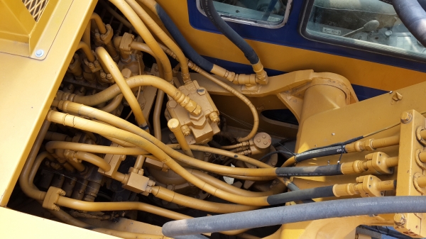 ขาย รถขุดล้อยาง KOMATSU PW100-3 ราคา 1,100,000 โทร 081-8507085 (เอ)