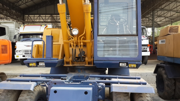 ขาย รถขุดล้อยาง KOMATSU PW100-3 ราคา 1,100,000 โทร 081-8507085 (เอ)