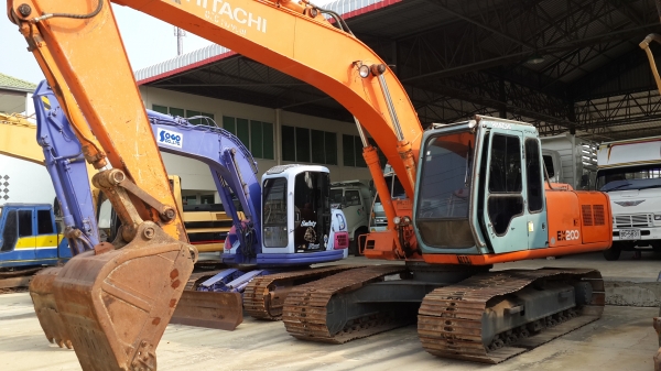ขายด่วน แบคโฮ HITACHI EX200-3  ราคา 990,000 โทร 081-8507085 (เอ)
