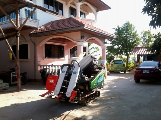 ขายรถเกี่ยวข้าวเล็ก คูโบต้า 12 แรง เหมาะกับข้าราชการอยากทำนาเอง