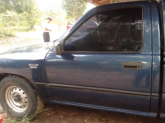 รถกระบะ TOYOTA  HILUX ปี 33 2500 CC รถพร้อมใช้ มีทะเบียนครบ
