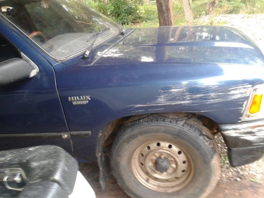 รถกระบะ TOYOTA  HILUX ปี 33 2500 CC รถพร้อมใช้ มีทะเบียนครบ