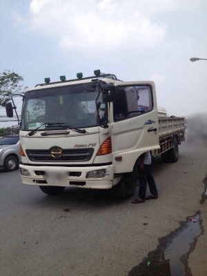 รถฮีโน่ 6  ล้อ ติดเครน 3.50 ตัน.  220 แรงม้า ปี 48   สนใจติดต่อ 081 - 6079515