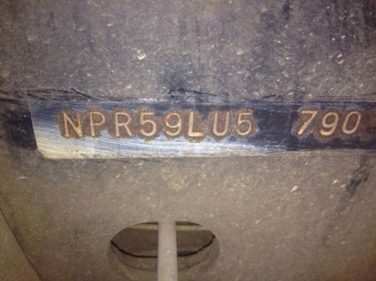 รถอีซูซุ 6 ล้อ รั้ว NPR  เปลื่ยนเครื่อง 110 แรงม้า.  สนใจติดต่อ 081 - 6079515