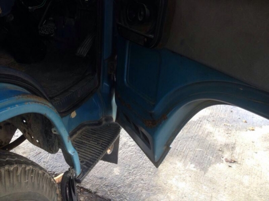 รถอีซูซุ 6 ล้อ รั้ว NPR  เปลื่ยนเครื่อง 110 แรงม้า.  สนใจติดต่อ 081 - 6079515