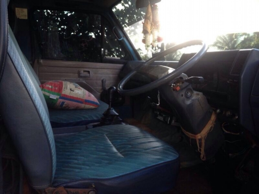 รถอีซูซุ 6 ล้อ รั้ว NPR  เปลื่ยนเครื่อง 110 แรงม้า.  สนใจติดต่อ 081 - 6079515