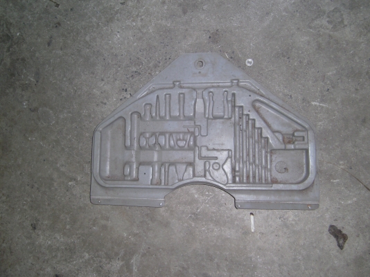 ที่เก็บเครื่องมือหลังรถ BMW E21