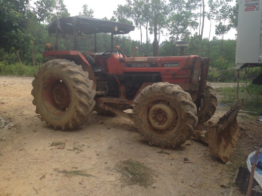 ขายรถไถ KUBOTA 8030 เพลาในเกียร์ธรรมดา สนใจโทร 0819701072
