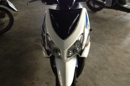 ขาย honda คลิก คอมบายเบรคแท้ ปี50 สีขาว สภาพเดิมๆ ชุดสีสวย ล้อเดิม เครืองดี ทะเบียนพร้อมโอน ราคา 11500 บาท โทร 0831799040 โส กทม