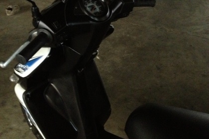 ขาย honda คลิก คอมบายเบรคแท้ ปี50 สีขาว สภาพเดิมๆ ชุดสีสวย ล้อเดิม เครืองดี ทะเบียนพร้อมโอน ราคา 11500 บาท โทร 0831799040 โส กทม