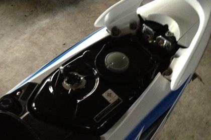 ขาย honda คลิก คอมบายเบรคแท้ ปี50 สีขาว สภาพเดิมๆ ชุดสีสวย ล้อเดิม เครืองดี ทะเบียนพร้อมโอน ราคา 11500 บาท โทร 0831799040 โส กทม