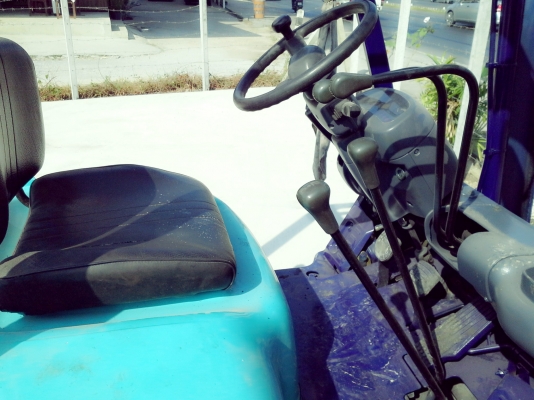 ขายถูก KOMATSU FD15-16ขนาด1.5ตัน เสา3เมตร เกียร์ธรรมดา เครื่องดีเซลC240ราคาต่อรองได้0816161541