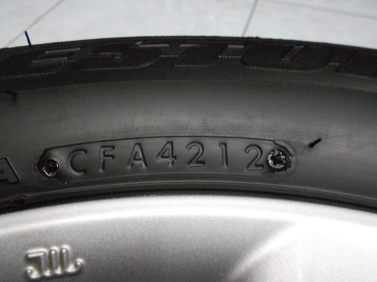 ขายล้อแม็ก Toyota Yaris ขอบ 15 พร้อมยางบริดสโตนปลายปี 12/เทิร์นได้-ใส่ฟรีค่ะ