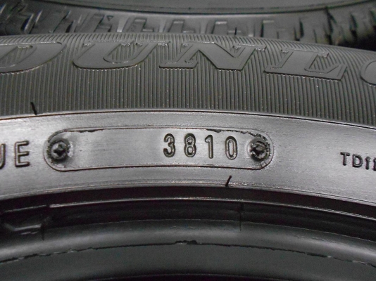 ขายยาง Dunlop 215/65/16 ปลายปี 10 ดอกสวย วิ่งน้อย ไม่มีปะ 1 ชุด/ใส่-ถ่วงฟรีค่ะ