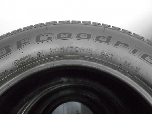ขายยาง BFGoodrich Longtrail 205/70/15 ปี 10 ยางใหม่เก่าปีลงพื้นปี 13 ไม่มีปะ 1 ชุด/ใส่-ถ่วงฟรี