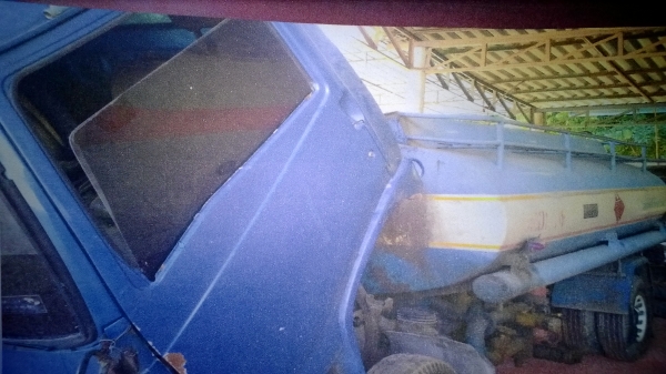 รถ6ล้อบรรทุกน้ำมันHINO FB123  ถัง6000ลิตร พร้อมใช้ สภาพดี เล่มพร้อม