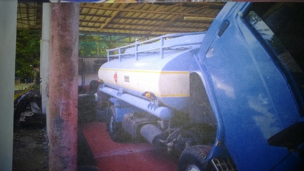 รถ6ล้อบรรทุกน้ำมันHINO FB123  ถัง6000ลิตร พร้อมใช้ สภาพดี เล่มพร้อม