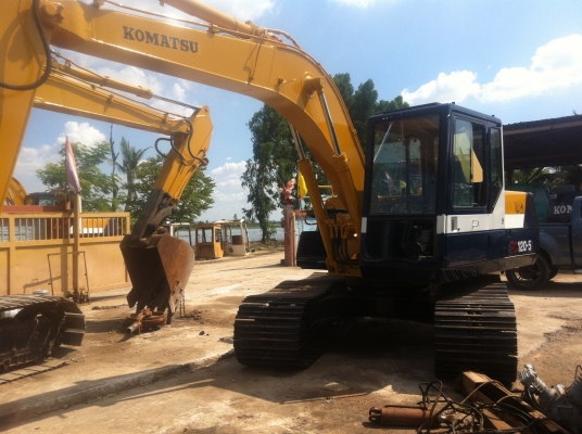 ขายรถแมคโครPC100-5 สภาพพร้อมใช้ สนใจติดต่อ บอย085-156-2314