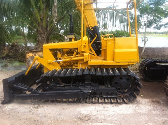 ขายรถแทรกเตอร์ D20-5 สภาพพร้อมใช้สนใจติดต่อ บอย 085-156-2314