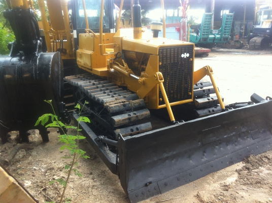 ขายรถแทรกเตอร์ D20-5 สภาพพร้อมใช้สนใจติดต่อ บอย 085-156-2314