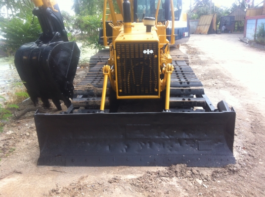 ขายรถแทรกเตอร์ D20-5 สภาพพร้อมใช้สนใจติดต่อ บอย 085-156-2314