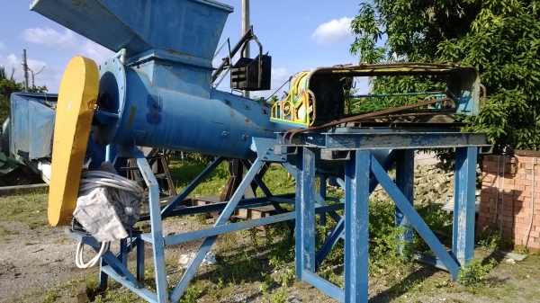 เครื่องบด อัด ทำความสะอาด พลาสติก....เลิกกิจการขายยกชุด อุปกรณ์ครบ