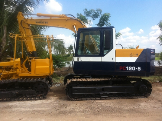 ขายรถแมคโครPC100-5 สภาพพร้อมใช้ มีลายหัวเจาะ สนใจติดต่อ บอย085-156-2314