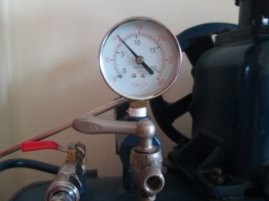 (เปลี่ยนมอเตอร์แล้วครับ) ปั๊มลมลูกสูบ HITACHI (เปลี่ยนมอเตอร์แล้วครับ) ปั๊มลมลูกสูบ HITACHI