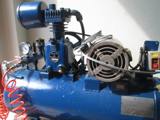 (เปลี่ยนมอเตอร์แล้วครับ) ปั๊มลมลูกสูบ HITACHI (เปลี่ยนมอเตอร์แล้วครับ) ปั๊มลมลูกสูบ HITACHI