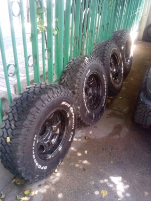 ขายยางBFmud 255/85/16 + ล้อ-28