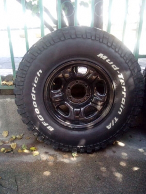 ขายยางBFmud 255/85/16 + ล้อ-28