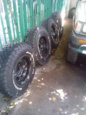 ขายยางBFmud 255/85/16 + ล้อ-28