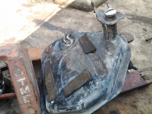 ขายถังนํ้ามัน  BM  1500  บาท