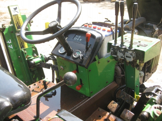 ขายรถตัดหญ้า JOHN DEERE 856 สามแก๊งค์ พร้อมใช้งาน