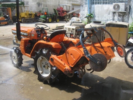 ขายรถไถ KUBOTA B1402 4WD พร้อมใช้งาน ขายรถไถ KUBOTA B1402 4WD พร้อมใช้งาน