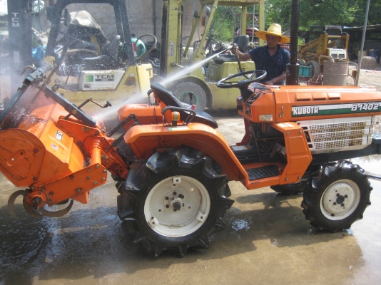 ขายรถไถ KUBOTA B1402 4WD พร้อมใช้งาน ขายรถไถ KUBOTA B1402 4WD พร้อมใช้งาน