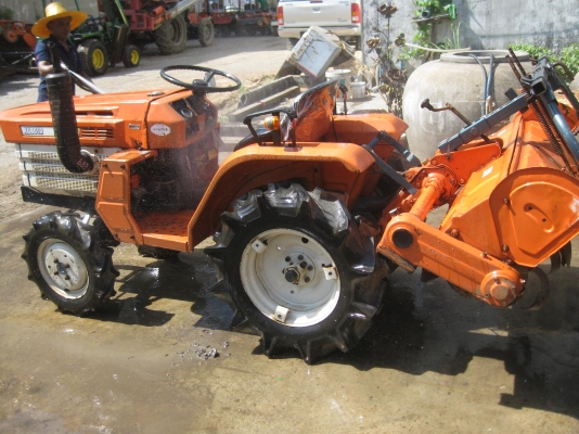 ขายรถไถ KUBOTA B1402 4WD พร้อมใช้งาน