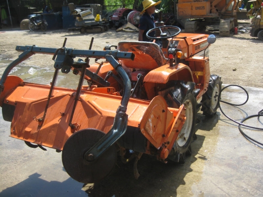 ขายรถไถ KUBOTA B1400 4WD พร้อมใช้งาน ขายรถไถ KUBOTA B1400 4WD พร้อมใช้งาน