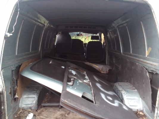 ขายเหมารถตู้2คันพร้อมทะเบียน120000บาทเอาไปเลย