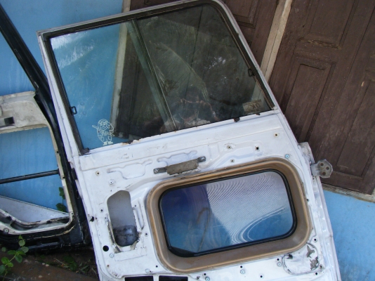 ประตูF18หัวนอกสวยไม่ผุ (ข้างซ้าย)