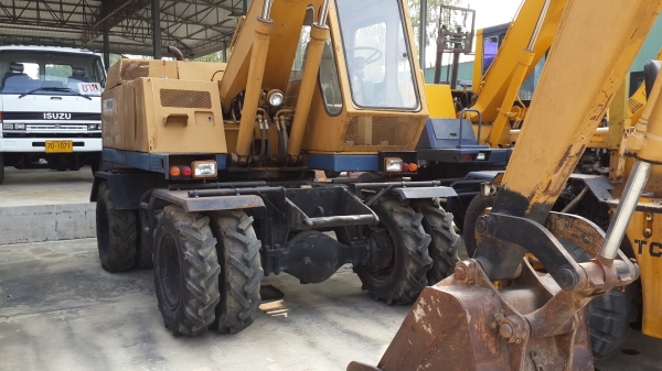 ขาย รถขุดล้อยาง KOMATSU PW100-1 ราคา 1,100,000 โทร 081-8507085 (เอ)
