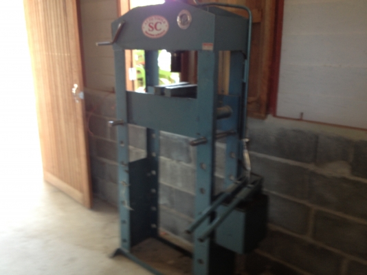 เครื่องอัดไฮโดลิค 30 ตันสภาพใหม่ เครื่องอัดไฮโดลิค 30 ตันสภาพใหม่